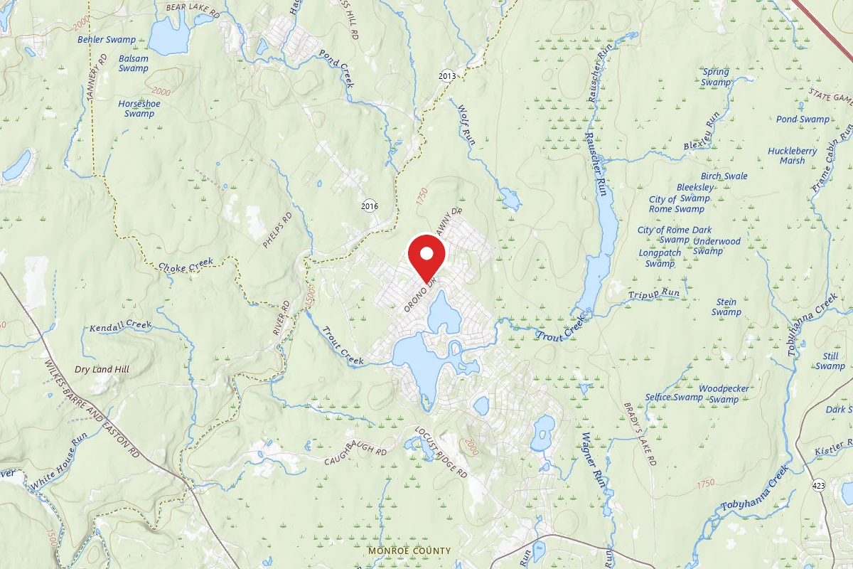 Hot Tub, Lake/Beach, Pools, & WiFi at Chalet Cabin