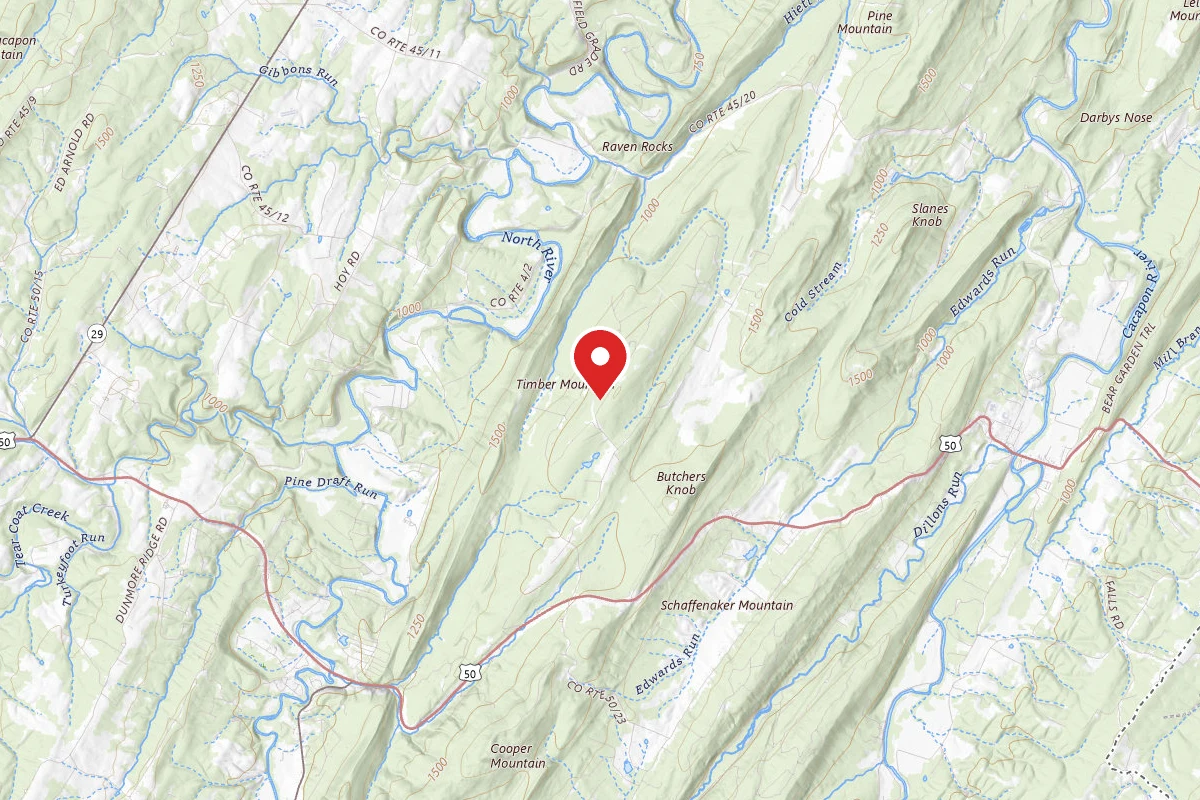 Mountaintop Cabin w Views, Deck, WiFi - Stunning!
