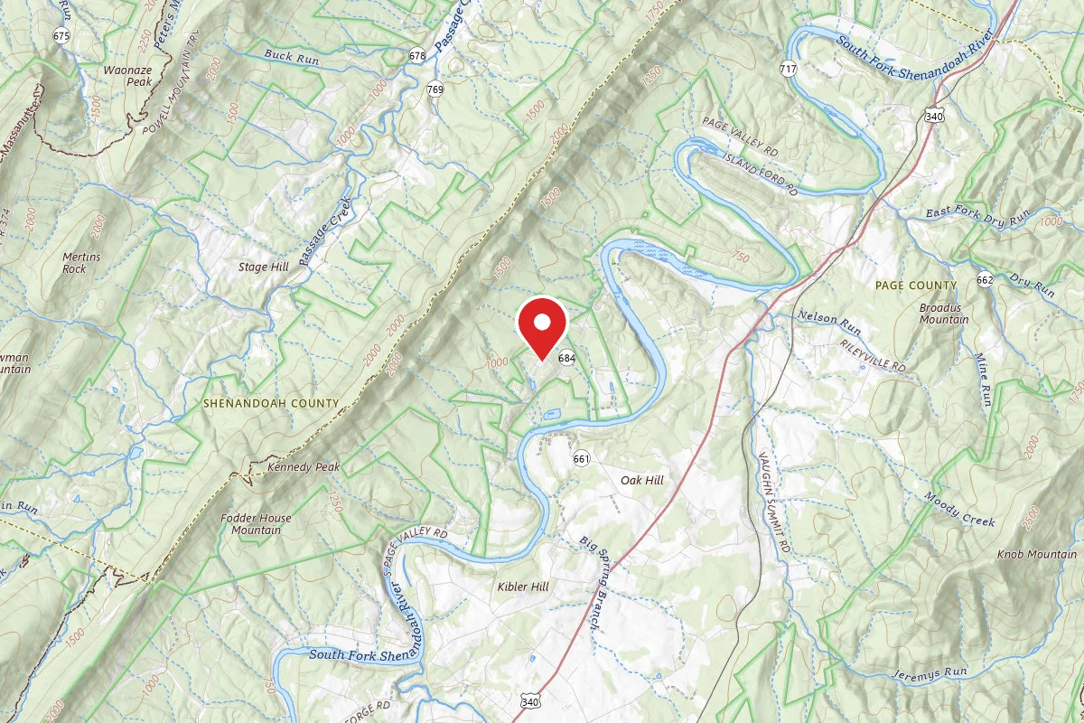 River Access Cabin: Hot Tub, WiFi, Huge Deck/Grill