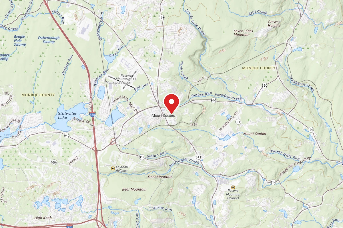 Hunt Lodge Log Cabin | Peaceful Area Near Attractions