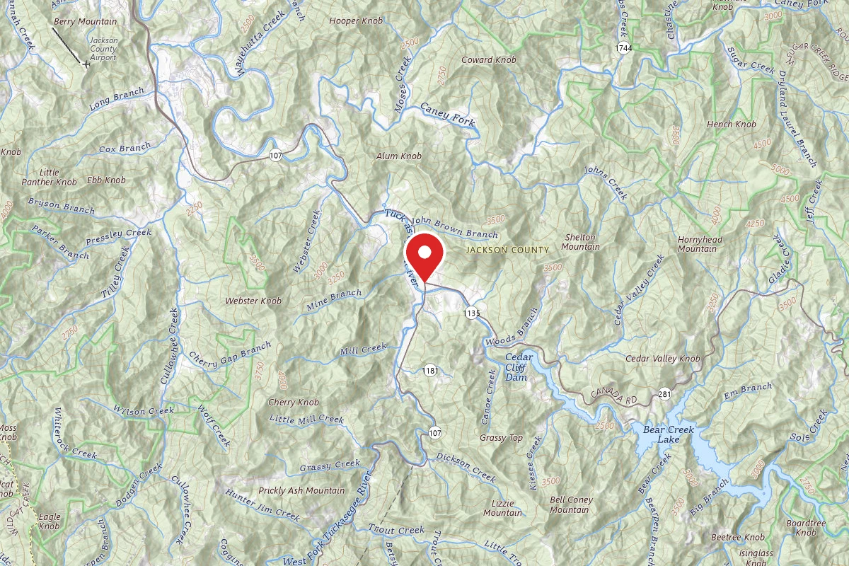 Wolf Creek Lake Cabins - Windy Hollow Cabin