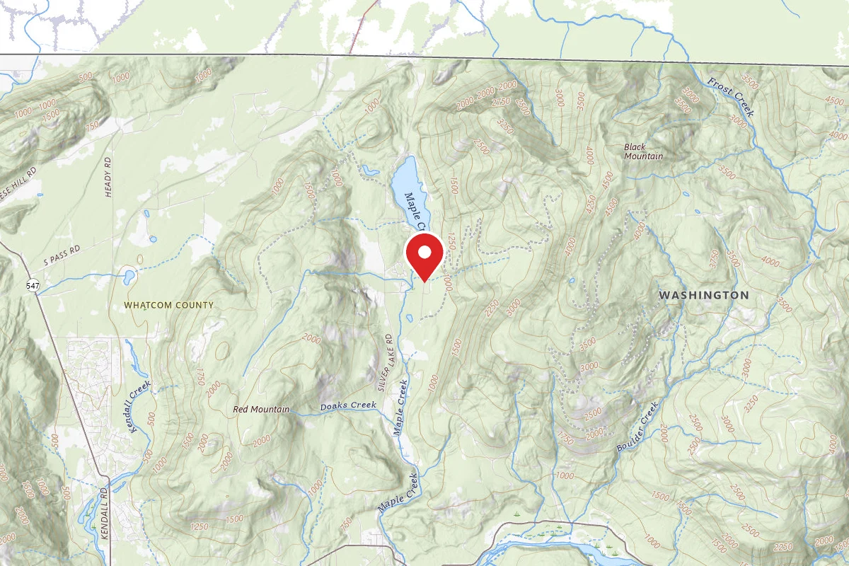 Mt. Baker Lodging - Cabin #7 - LAKEFRONT, HOT TUB, BBQ, FIREPLACE, W/D, D/W, PETS OK, SLEEPS-10!