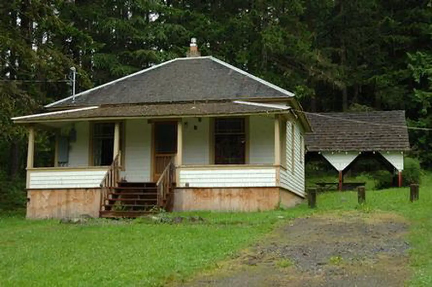 Louella Cabin β LOUELLA CABIN