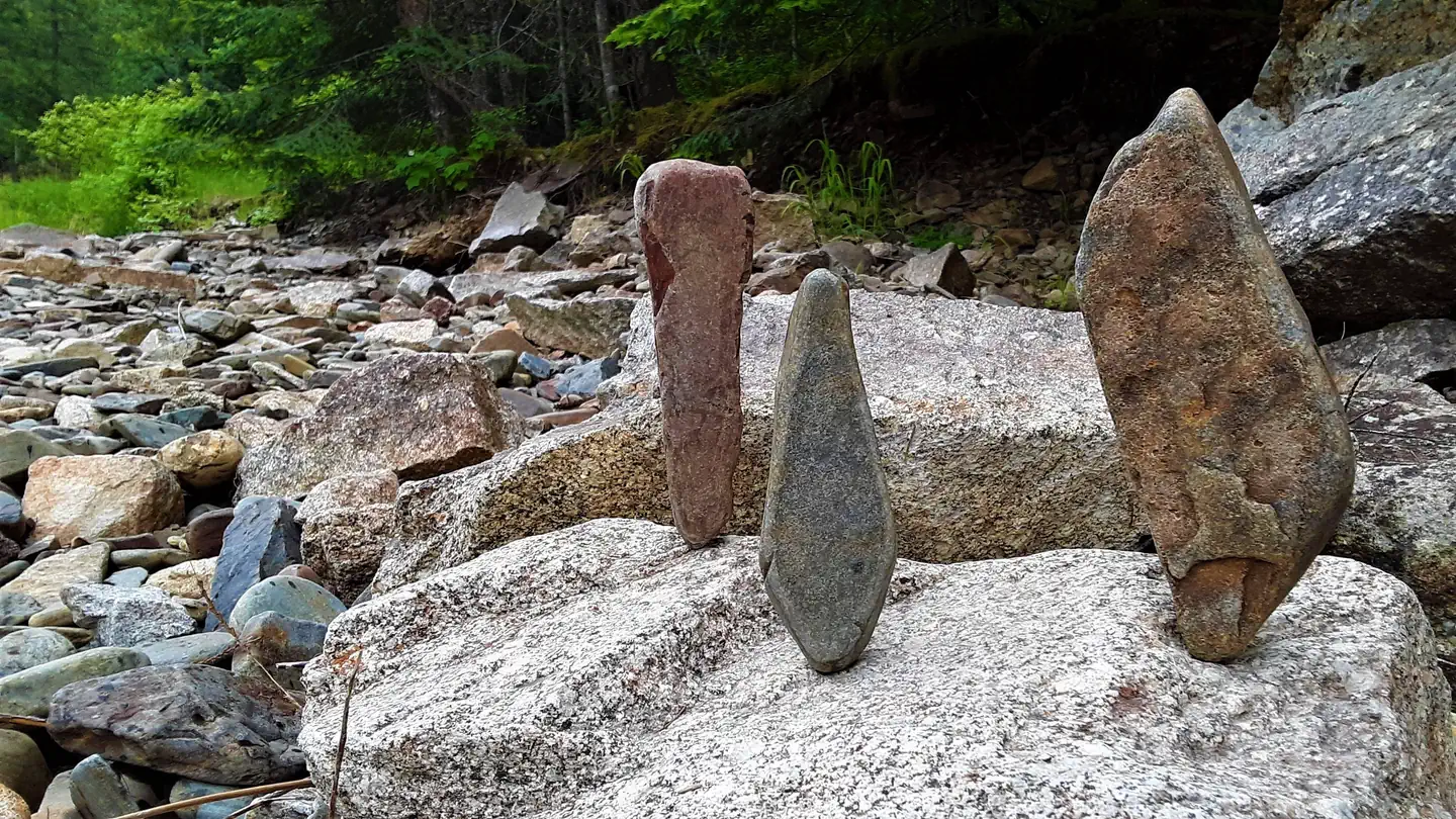Beauty Creek Campground — Seasonally dry Beauty Creek with standing stones.