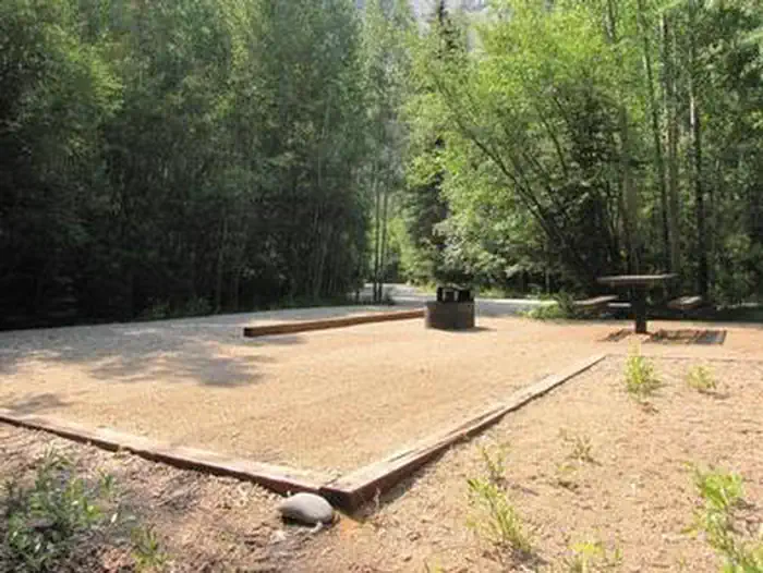Cascade (colorado) — Campsite, fire pit, picnic table, green foliage