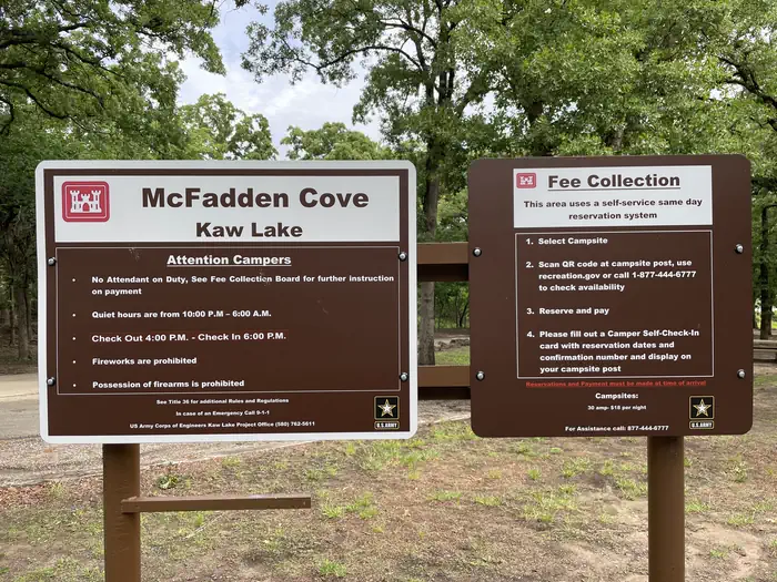 McFadden Cove — A photo of facility McFadden Cove with Boat Ramp, Picnic Table, Electricity Hookup, Sewer Hookup, Fire Pit, Shade, Tent Pad, Waterfront, Water Hookup