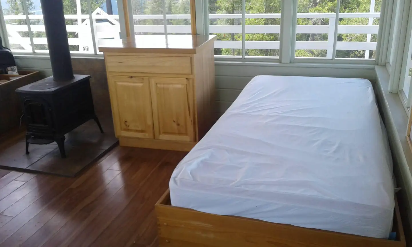 Minton Peak Lookout — Minton Peak Lookout-twin bed