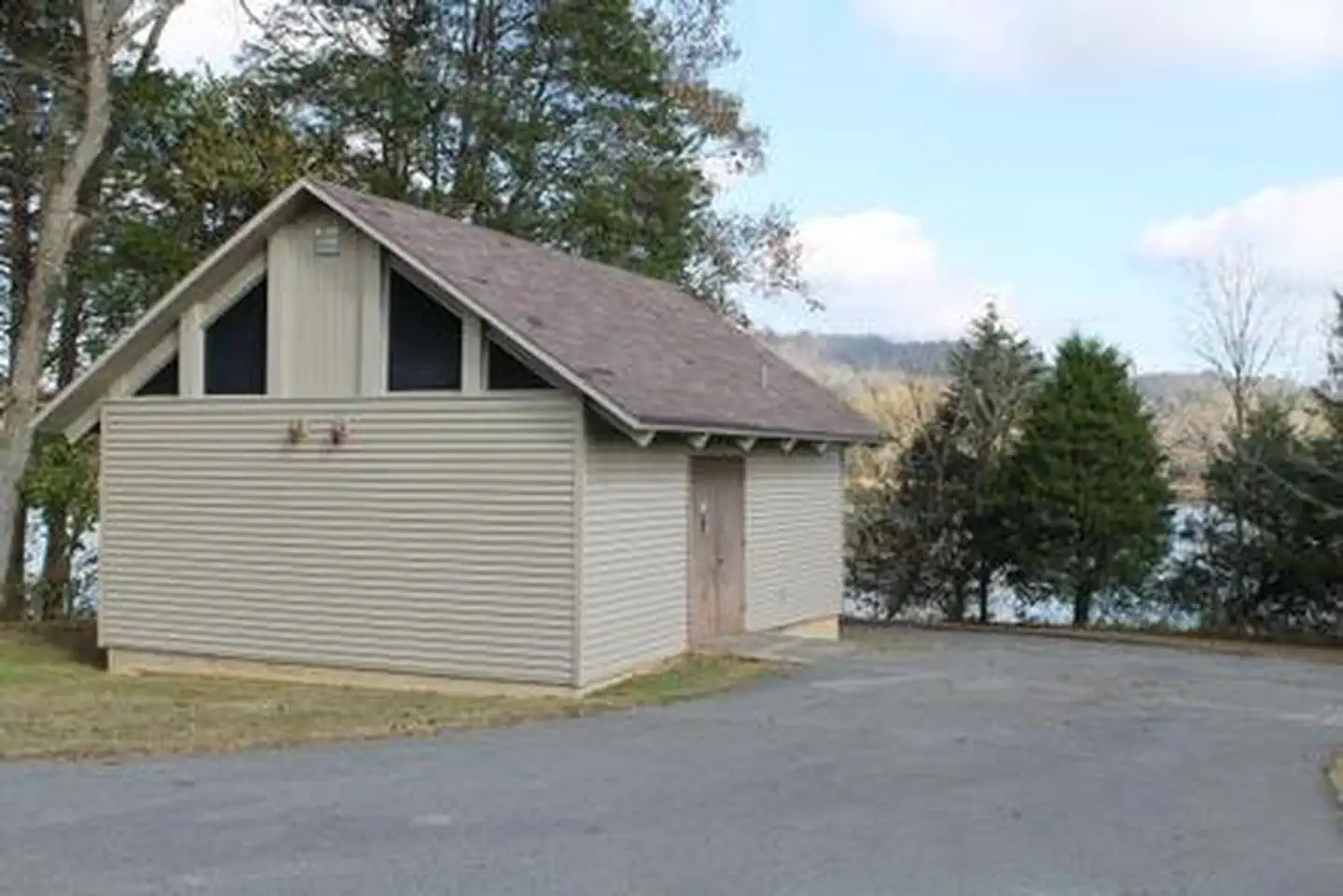 Salt Lick Creek — Salt Lick Creek Laundry Facilities