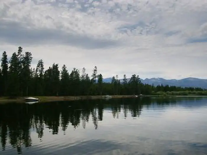 Rainbow Point Campground — Hebgen Lake with boats along shoreline