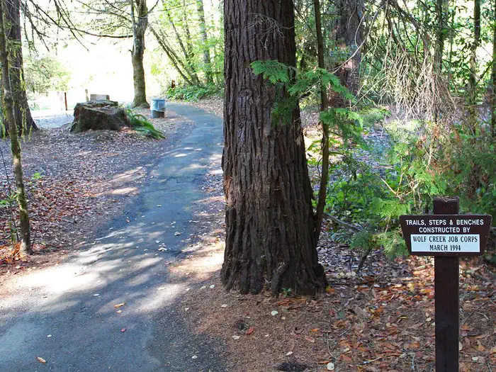 Tyee Campground (umpqua River) — Paved trail at Tyee Campground.