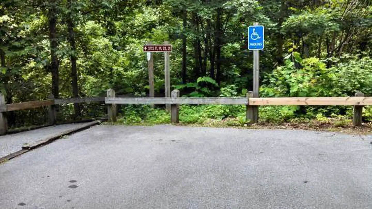 Cardens Bluff Campground — Parking at Cardens Bluff Campground