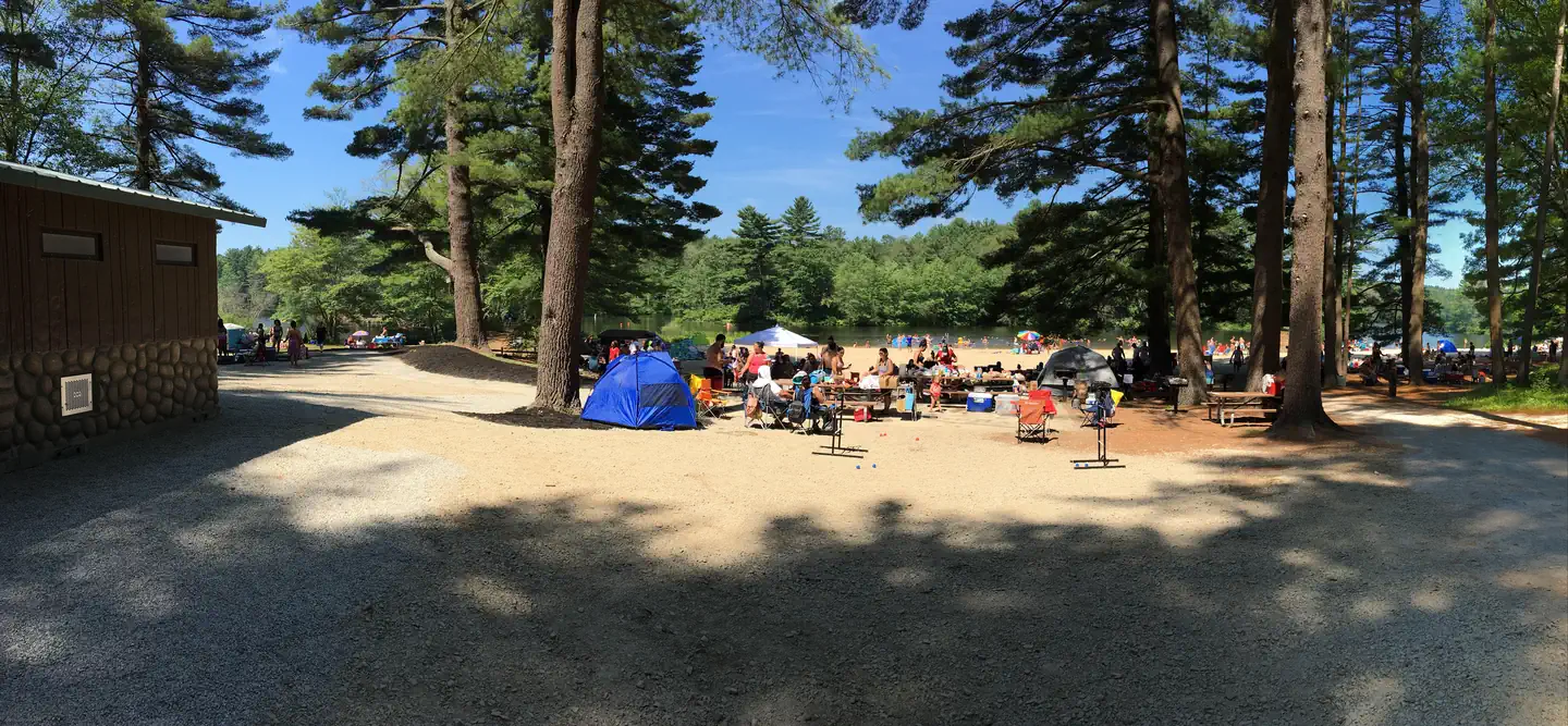 Buffumville Lake (Group Shelters)