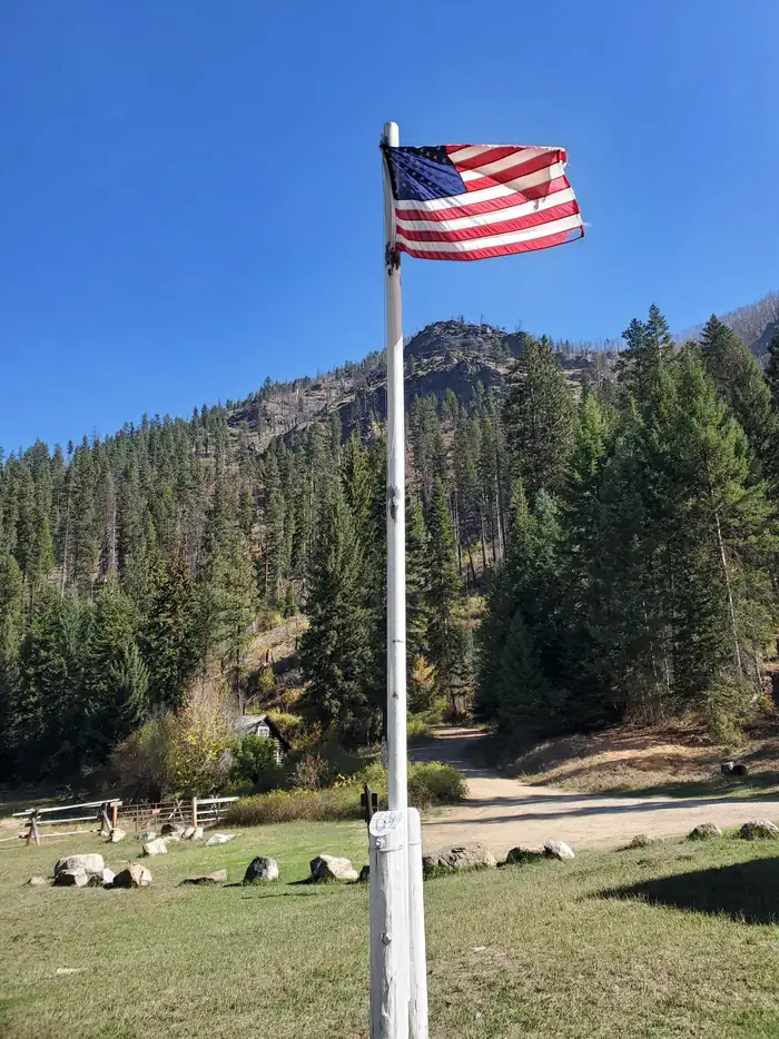 Magruder Rangers House β American flag at Magruder Ranger Station