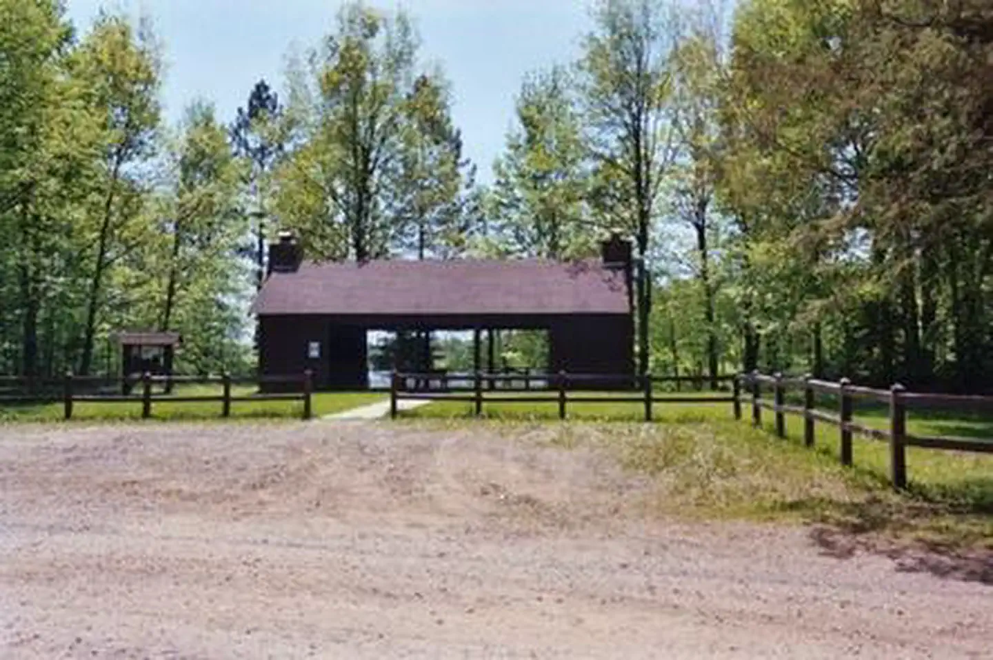 Spearhead Point β Parking lot and shelter