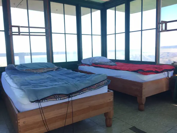 Sex Peak. Lookout Rental — Twin beds with mattresses