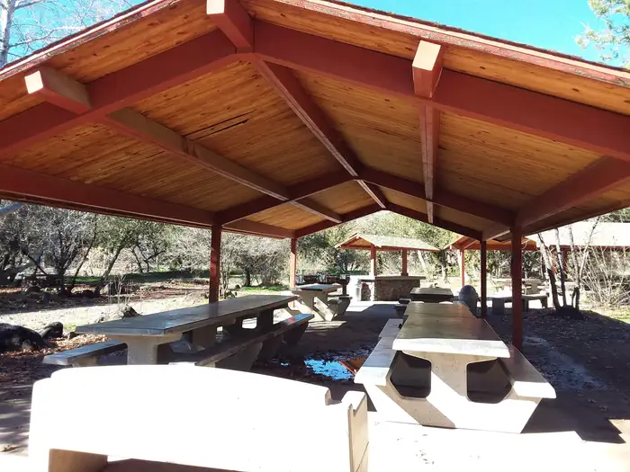 Cave Creek Group Site β Shaded picnic area.