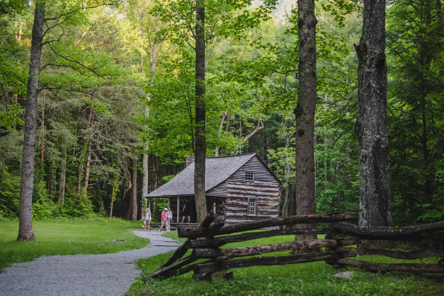 Cades Cove Campground — Log Cabin Near Cades Cove