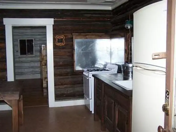 Hull Cabin — Kitchen
