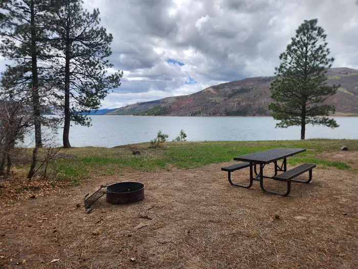 Middle Mountain — A Premium lake-side site