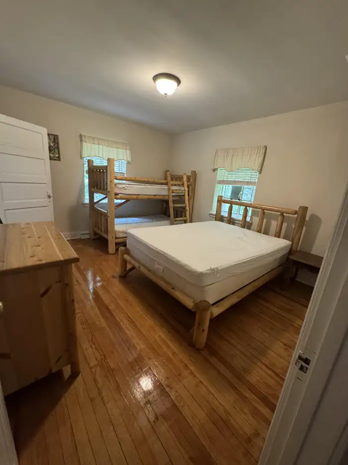 Farnsworth Cabin β FARNSWORTH CABIN BEDROOM 1
