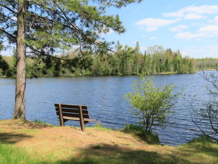 Picnic Point (wi) β Bench on lakeshore