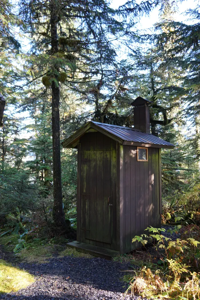 Pigot Bay Cabin β Pigot Bay Cabin Outhouse