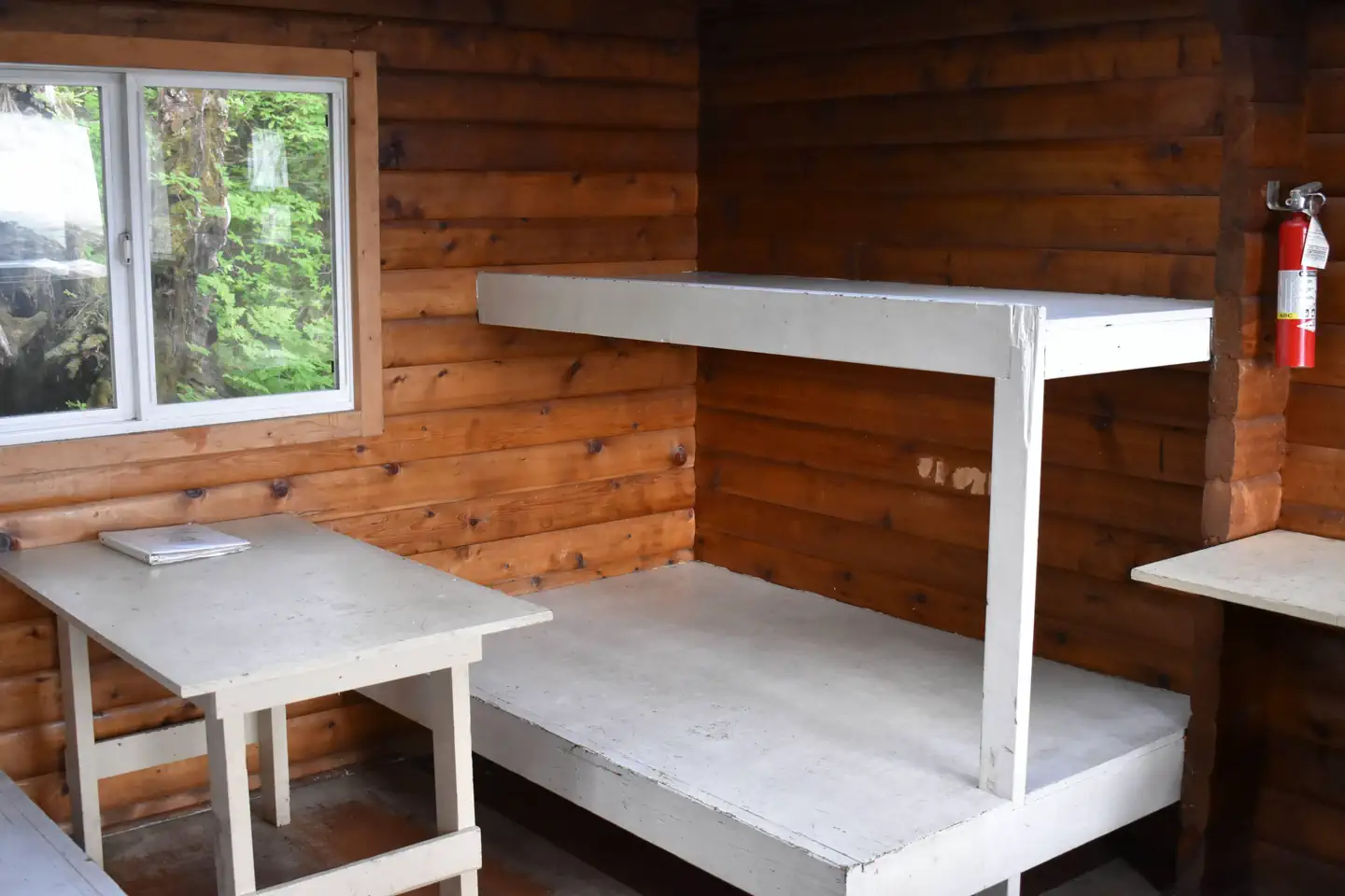 Alava Bay Cabin — Bunk Area with table