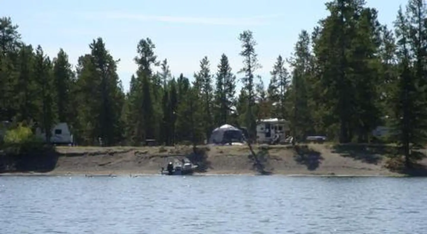 Lonesomehurst Campground — LONESOMEHURST CAMPGROUND - Hebgen Lake, boat, RV's and tent