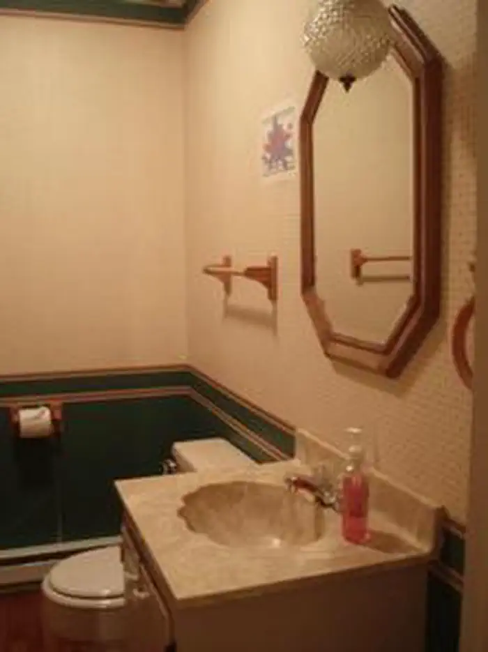 Sunrise Cabin — Bathroom 1