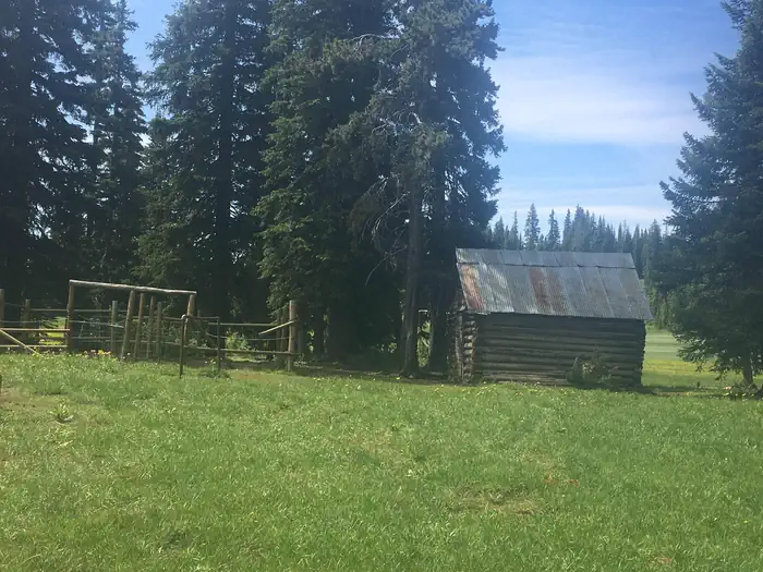 Buck Park Cabin β Barn with horse corral near Buck Park Cabin