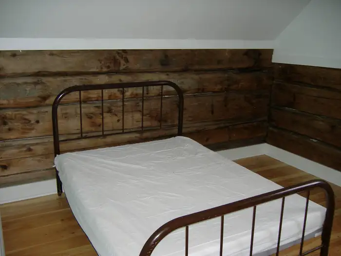 Bull River Guard Station — Upstairs Bedroom 1 - Double Bed