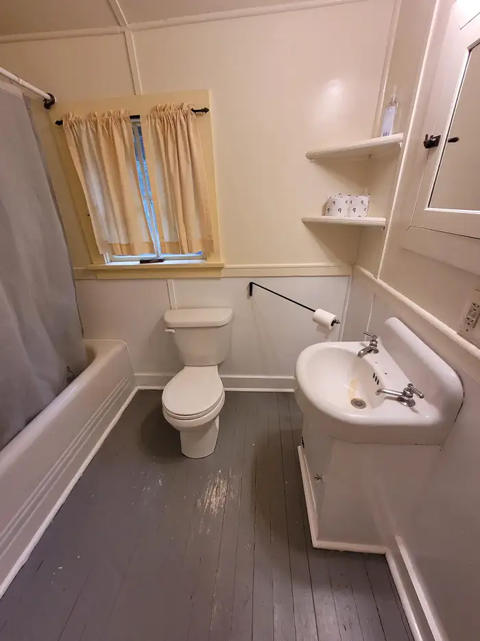 Tucannon Guard Station — Bathroom
