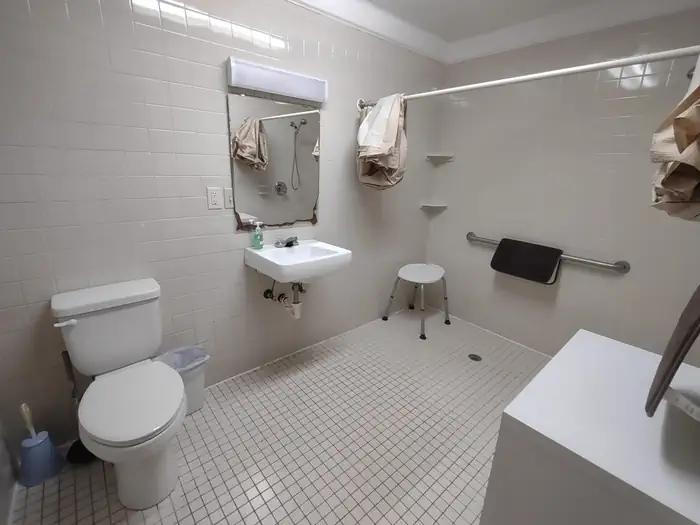 Lake Dorr Cabin — Bathroom