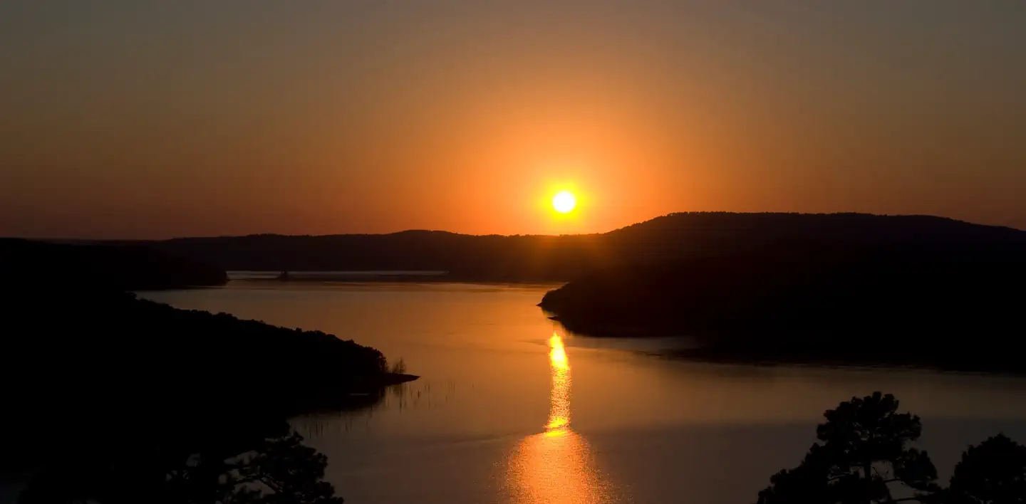 Prairie Creek (ar) — Beaver Lake at sunset