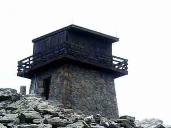 Squaw Mountain Fire Lookout — Mestaa’Ėhehe Mountain Fire Lookout