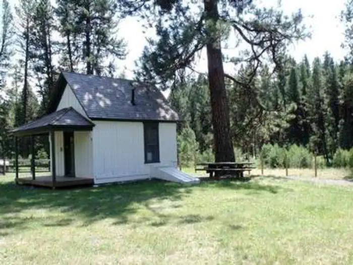 Murderers Creek Guard Station β Murderers Creek Guard Station - Side View