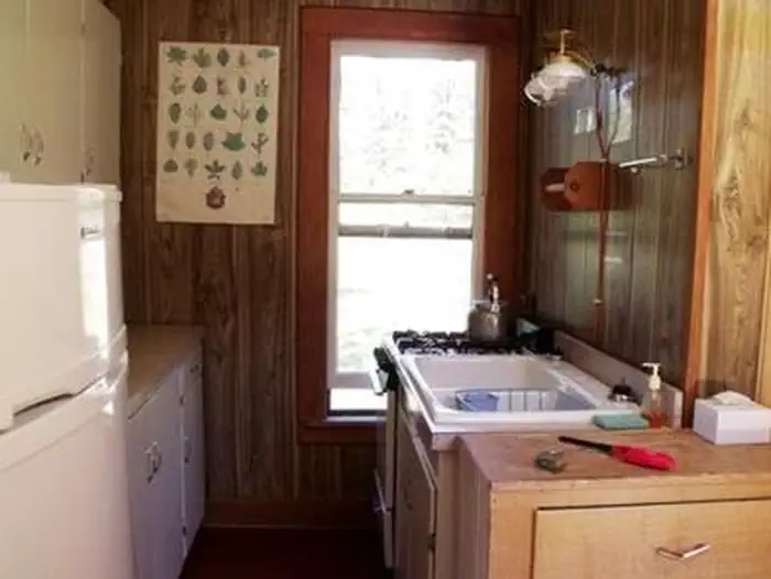 Murderers Creek Guard Station β Murderers Creek Guard Station - Kitchen Nook