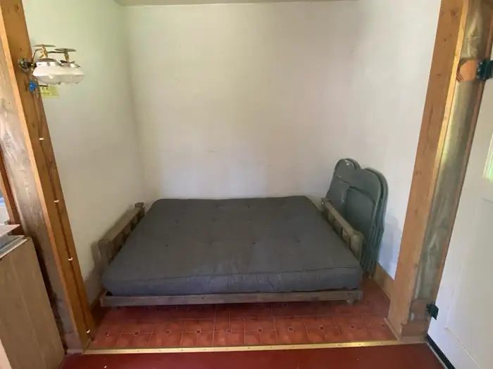 Murderers Creek Guard Station β Futon