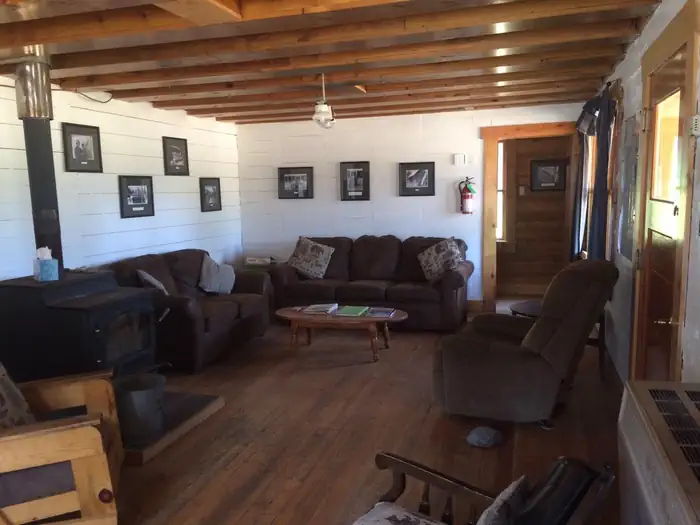 Wurtz Cabin β living room