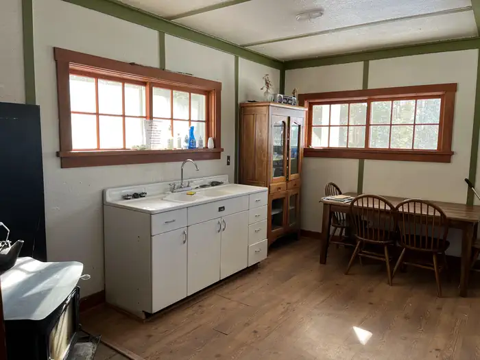 Trout Creek Guard Station β Trout Creek Interior