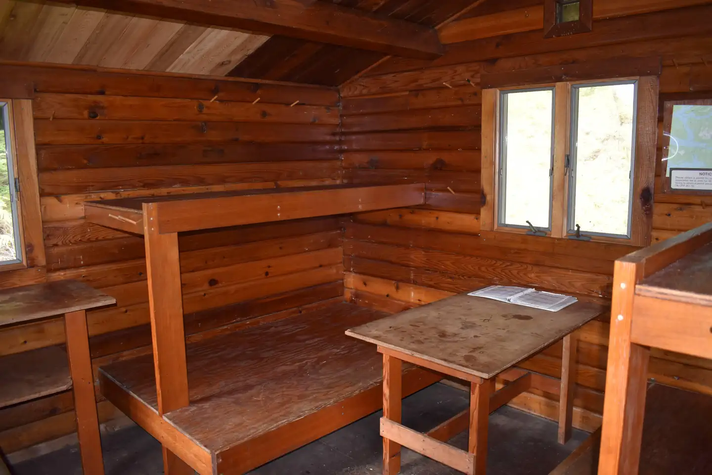 Plenty Cutthroat Cabin β Bunk Area