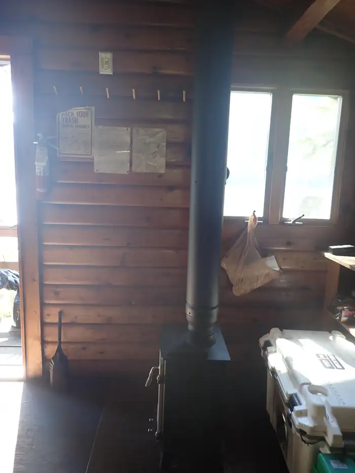 Plenty Cutthroat Cabin β Kitchen Area with Stove