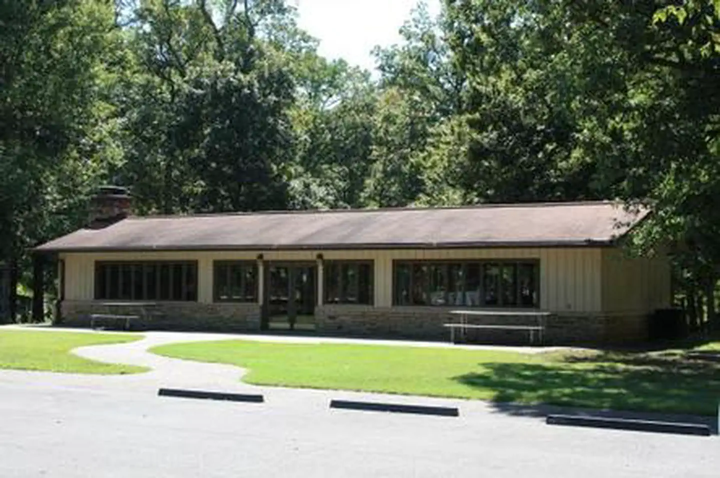 Mammoth Picnic Shelters — Mammoth Cave Enclosed Picnic Shelter