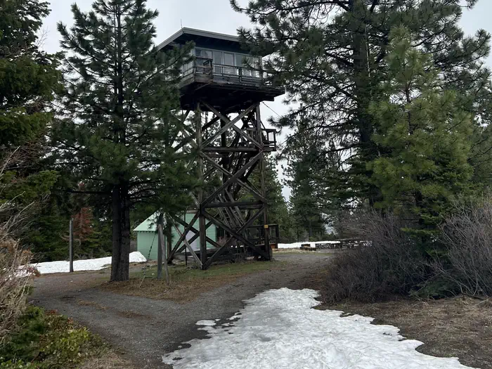 Fivemile Butte Lookout β Exterior view of Fivemile Lookout tower.