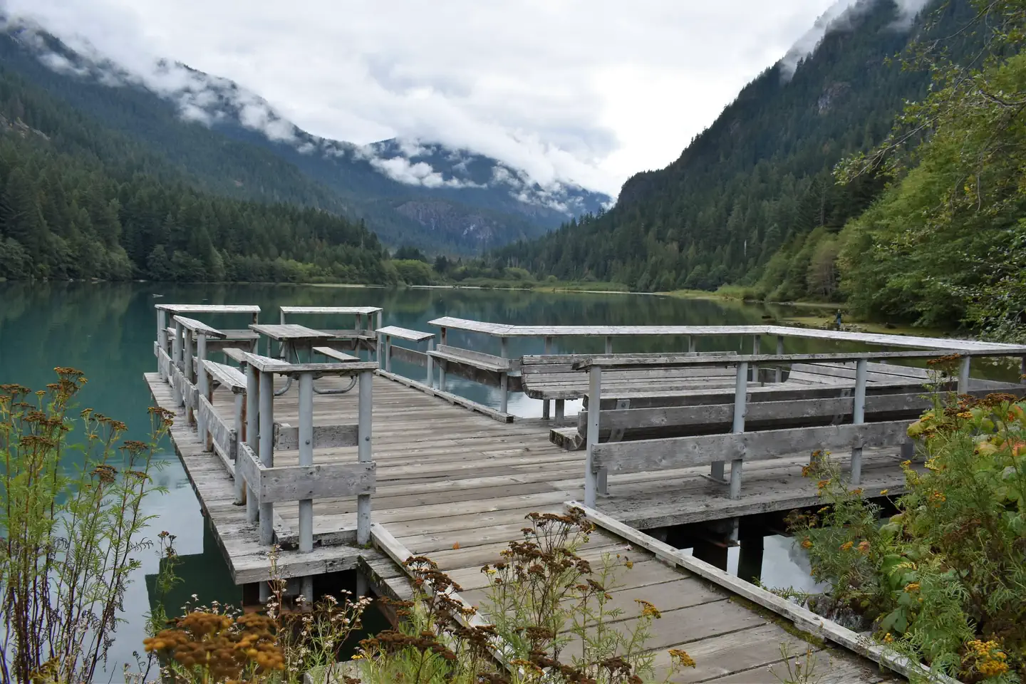 Colonial Creek South Campground — Fishing pier on the shores of Diablo Lake