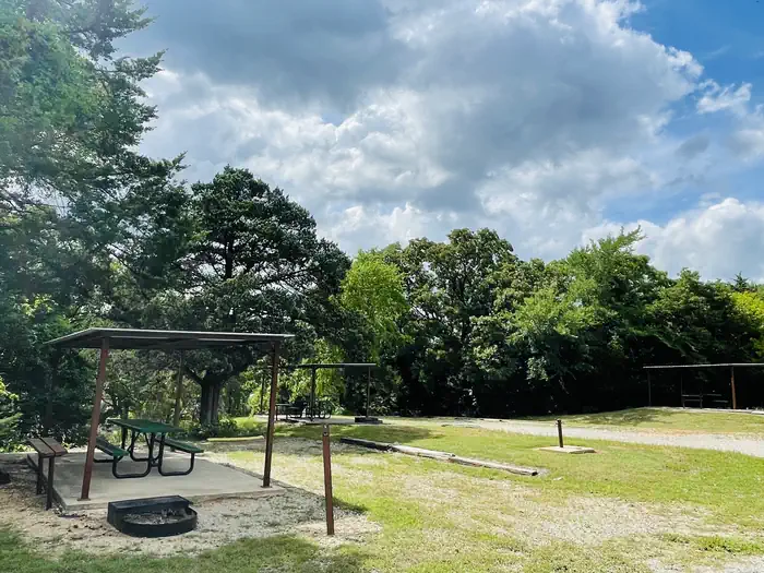 Preston Bend — A photo of facility PRESTON BEND with Picnic Table, Fire Pit, Shade, Water Hookup