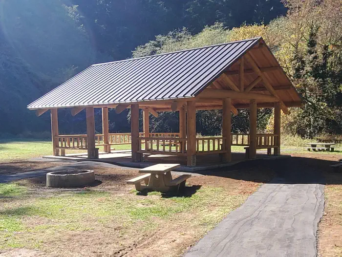 Castle Rock Group Campground β Large flat field, picnic shelter.
