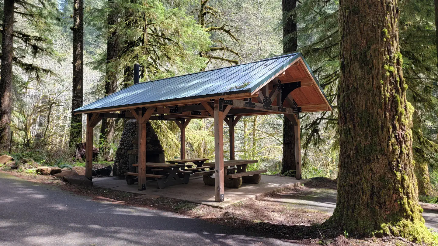 Dovre Rec. Site — Dovre picnic shelter