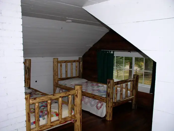 Upper Ford Cabin Rental β Upstairs Bedroom 2 - 2 twin beds