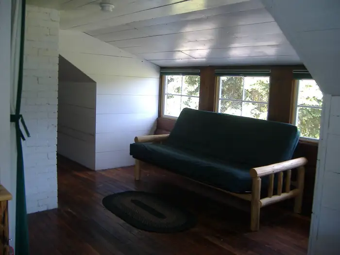 Upper Ford Cabin Rental β Upstairs Futon couch/queen bed